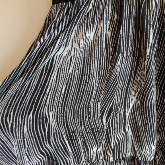 Dress with vivid green and graphic print - Picture 4 of 4